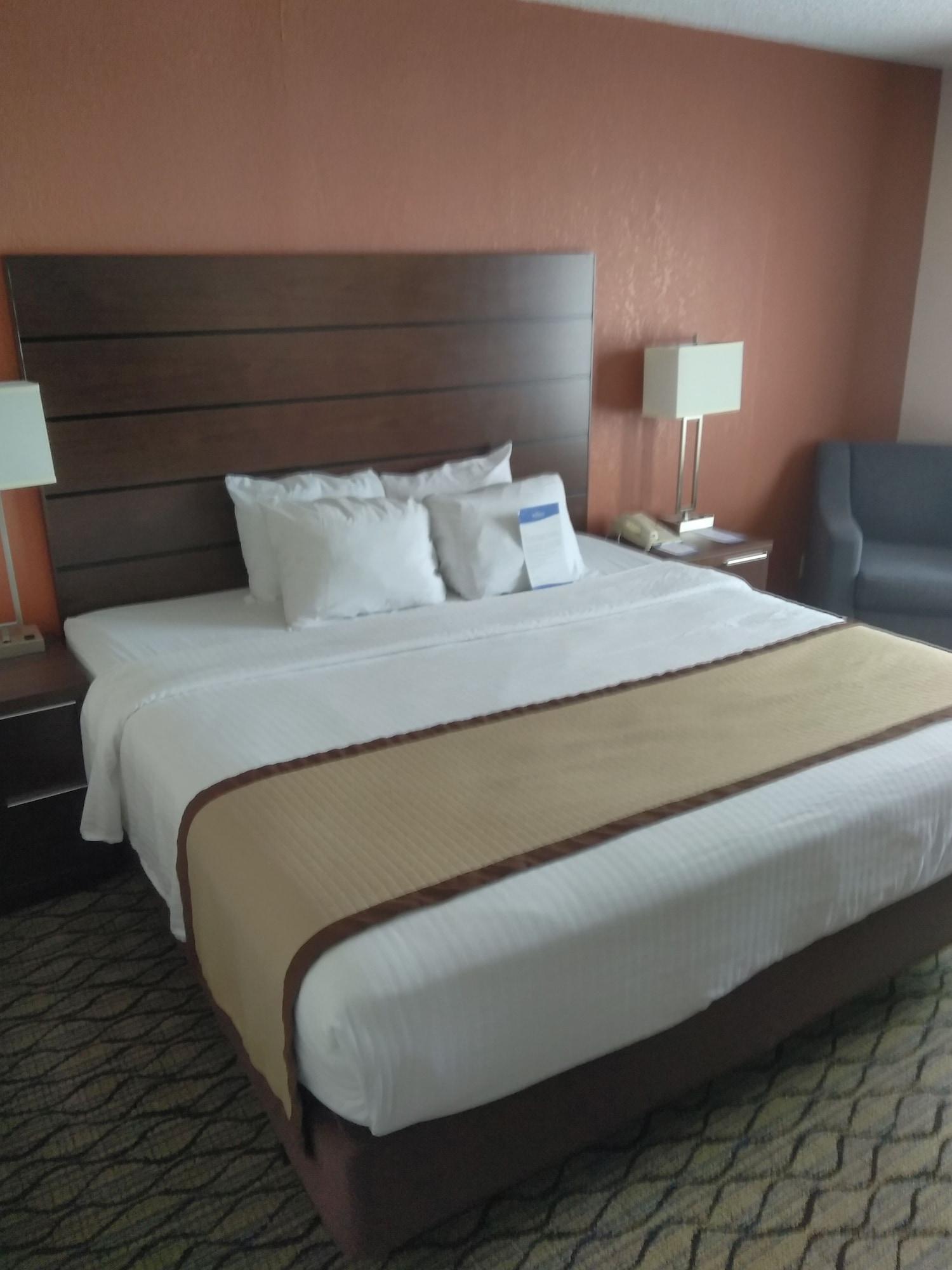 Hotel Baymont By Wyndham Madison Heights Detroit Area Exterior foto