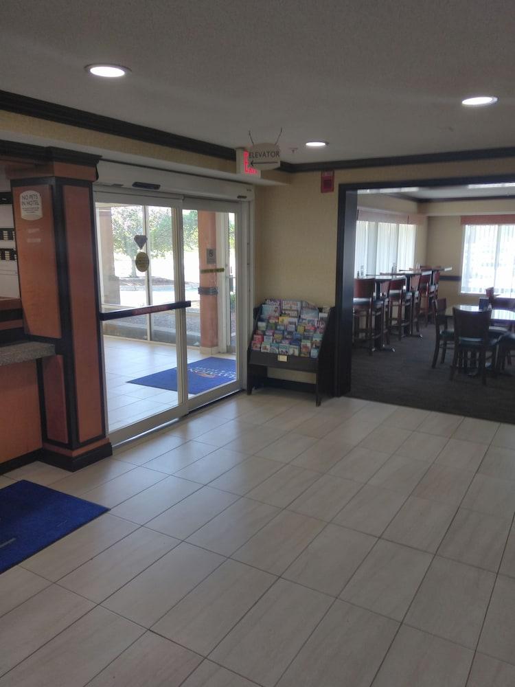 Hotel Baymont By Wyndham Madison Heights Detroit Area Exterior foto