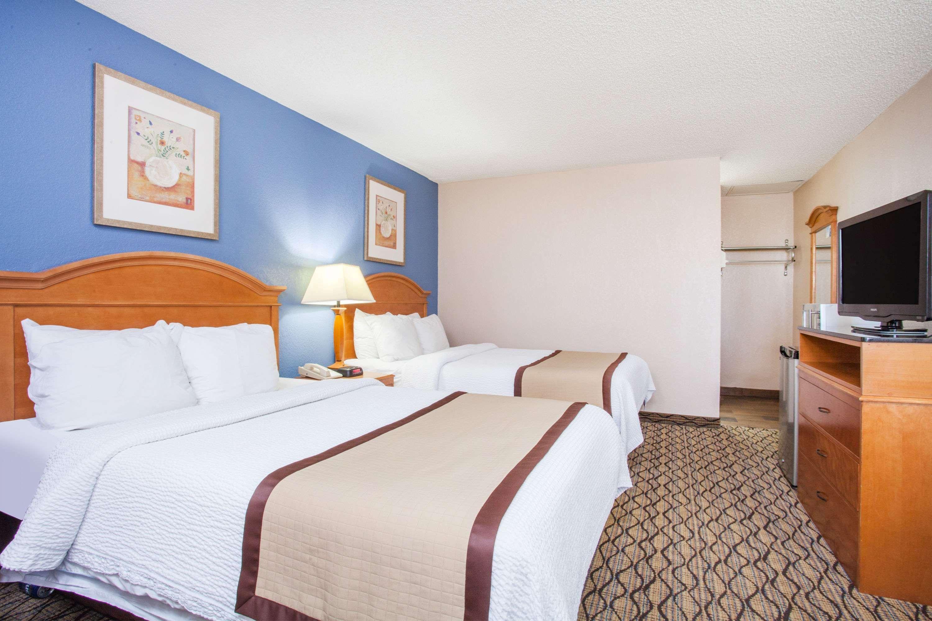 Hotel Baymont By Wyndham Madison Heights Detroit Area Exterior foto