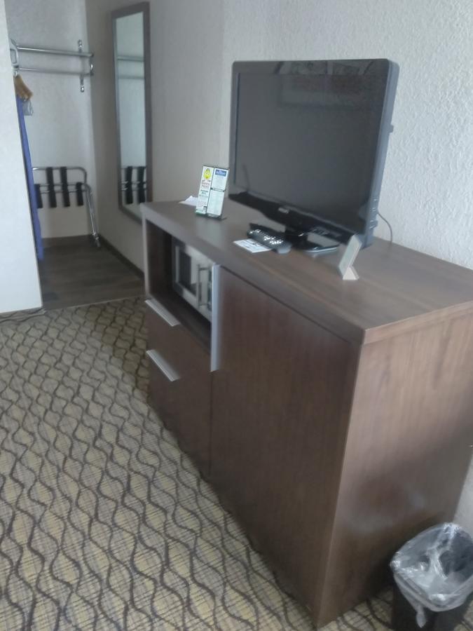 Hotel Baymont By Wyndham Madison Heights Detroit Area Exterior foto