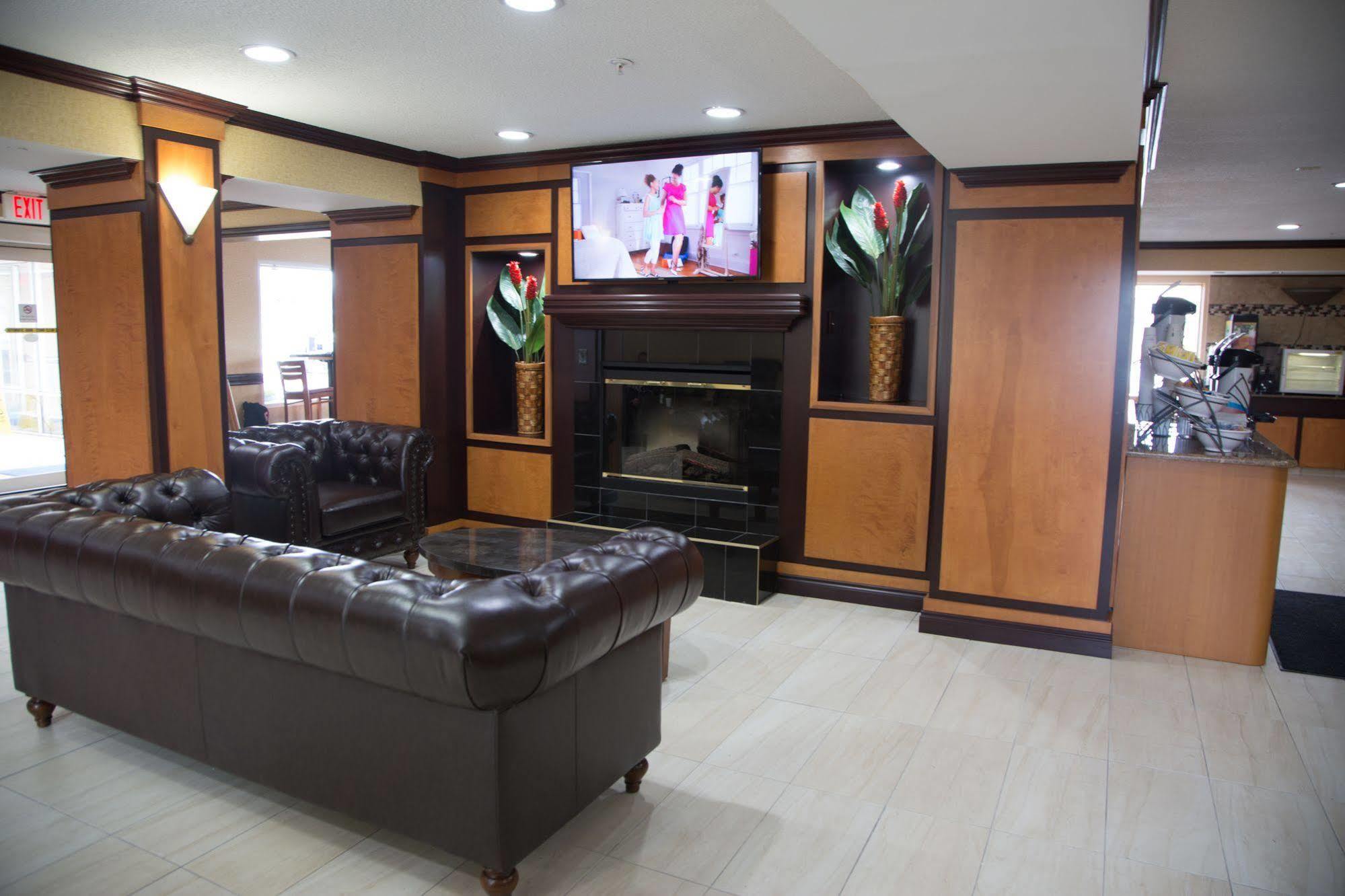 Hotel Baymont By Wyndham Madison Heights Detroit Area Exterior foto