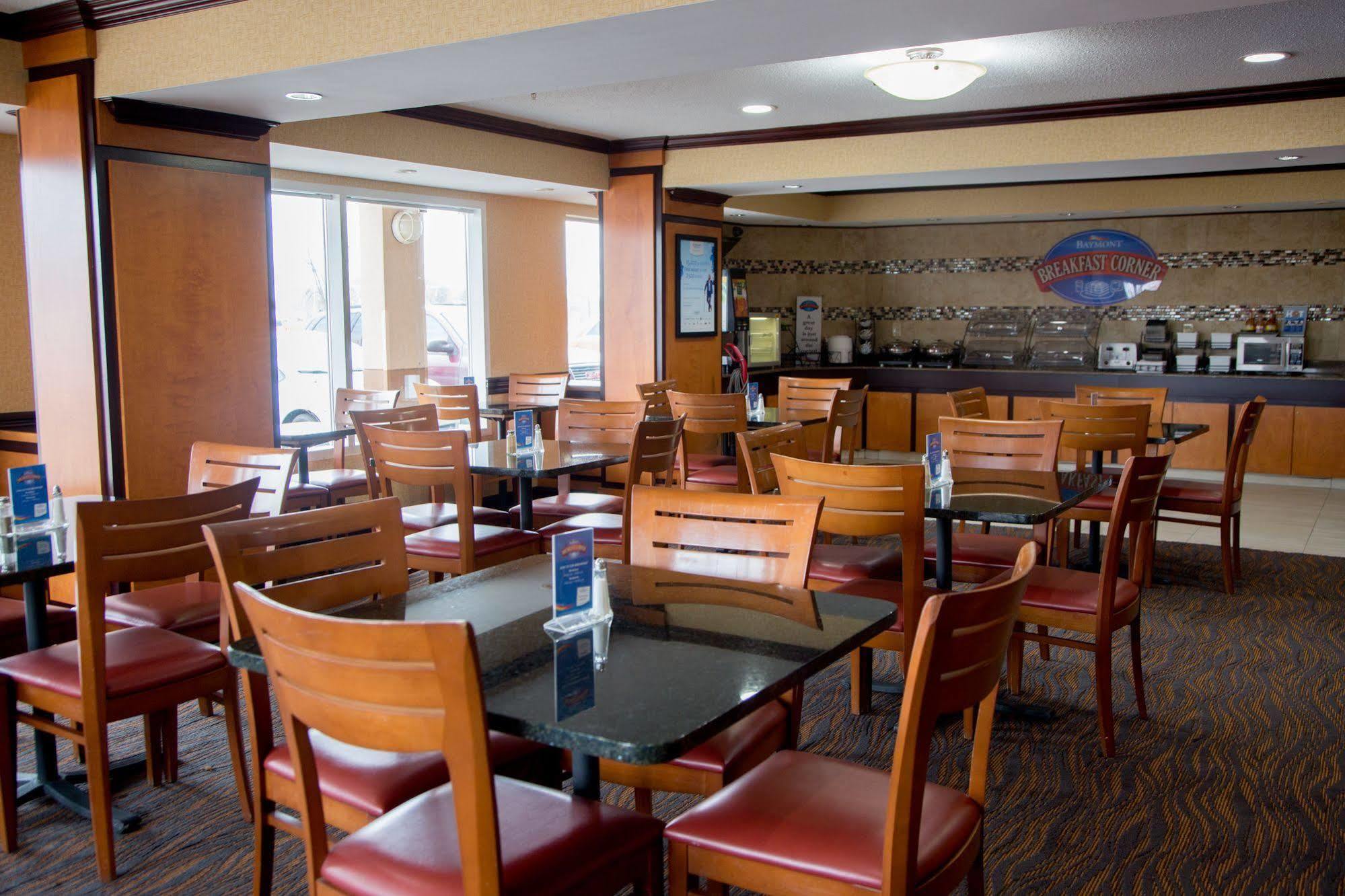 Hotel Baymont By Wyndham Madison Heights Detroit Area Exterior foto